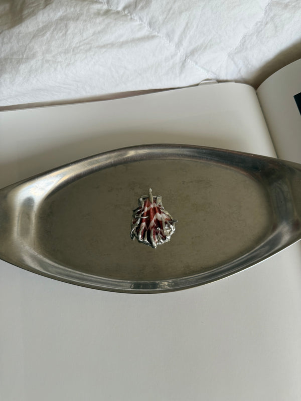 „imsa“ pierced seashell charm- monoklin