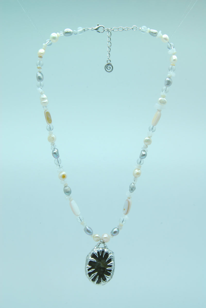 „Dawn“ Monoklin pearl chain — view 2