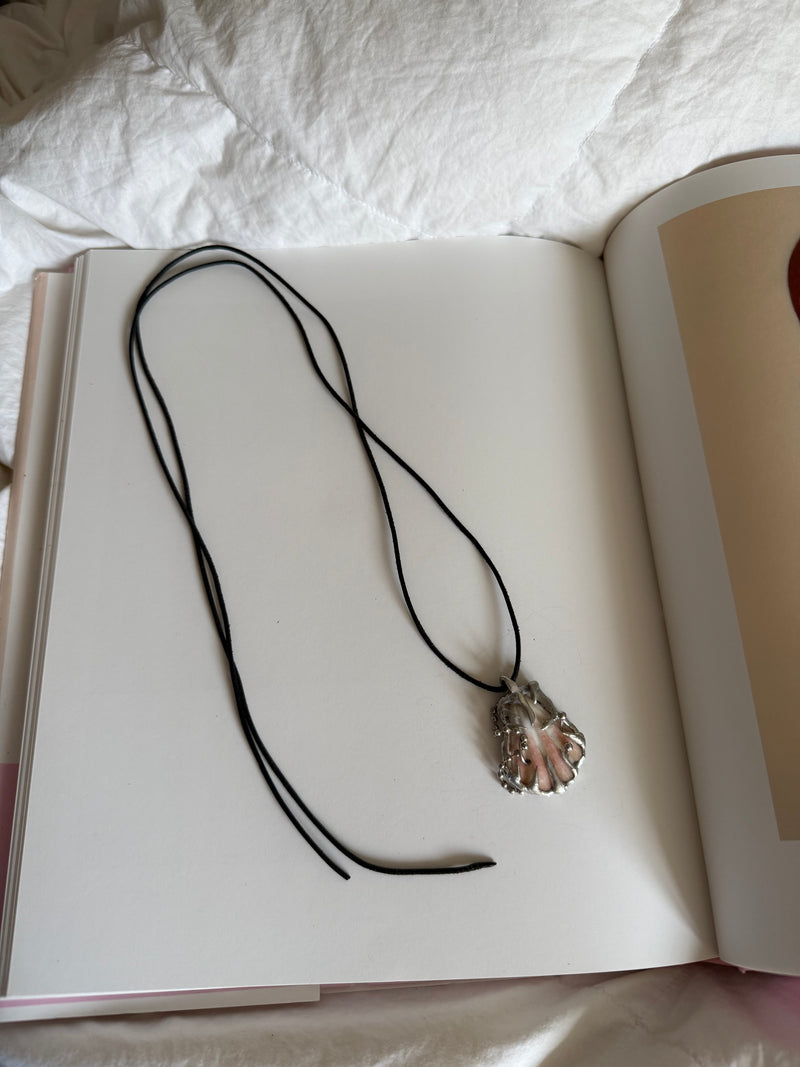 „nym“ pearled charm - Monoklin — view 5