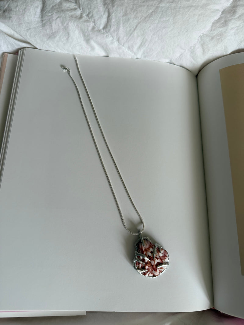 "coral" seashell charm - Monoklin — view 3