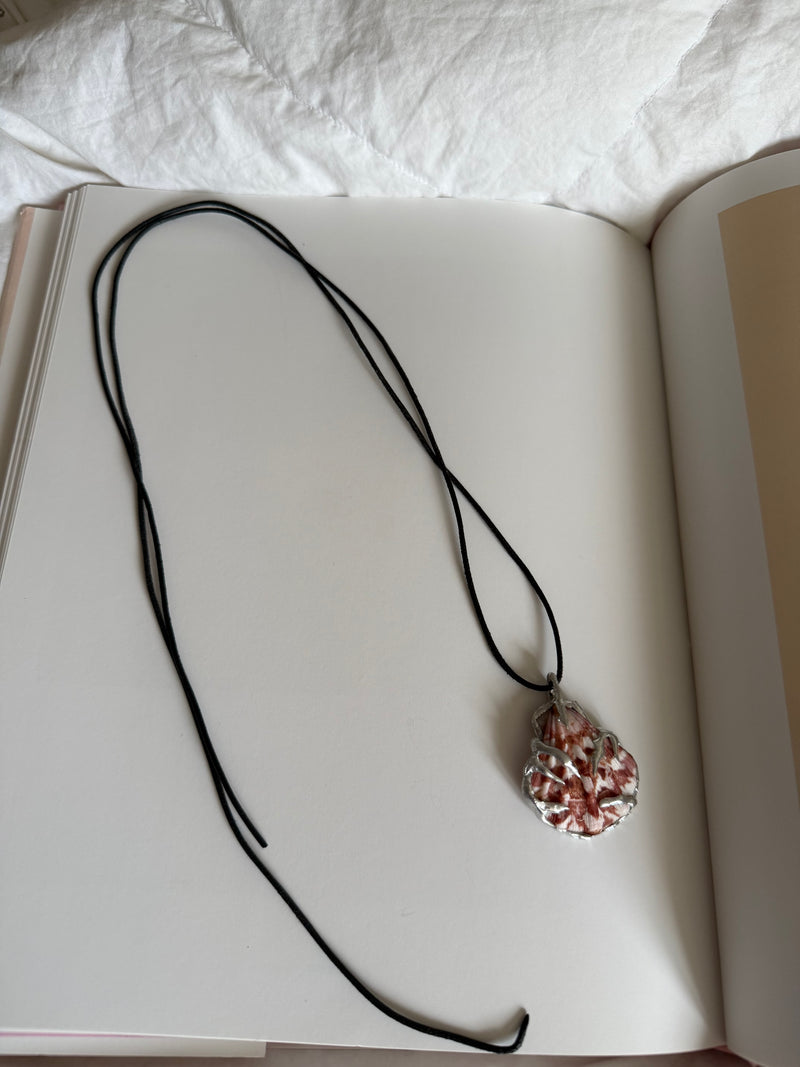 "coral" seashell charm - Monoklin — view 4