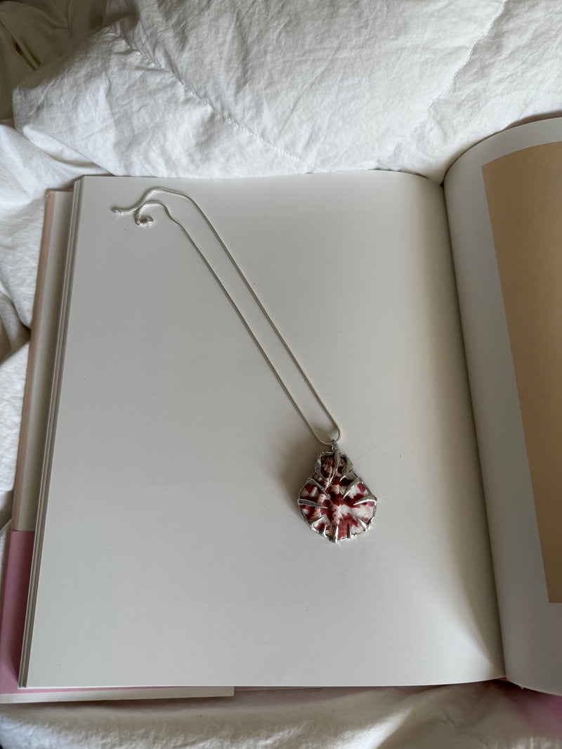 „roja“ seashell charm  - Monoklin — view 3