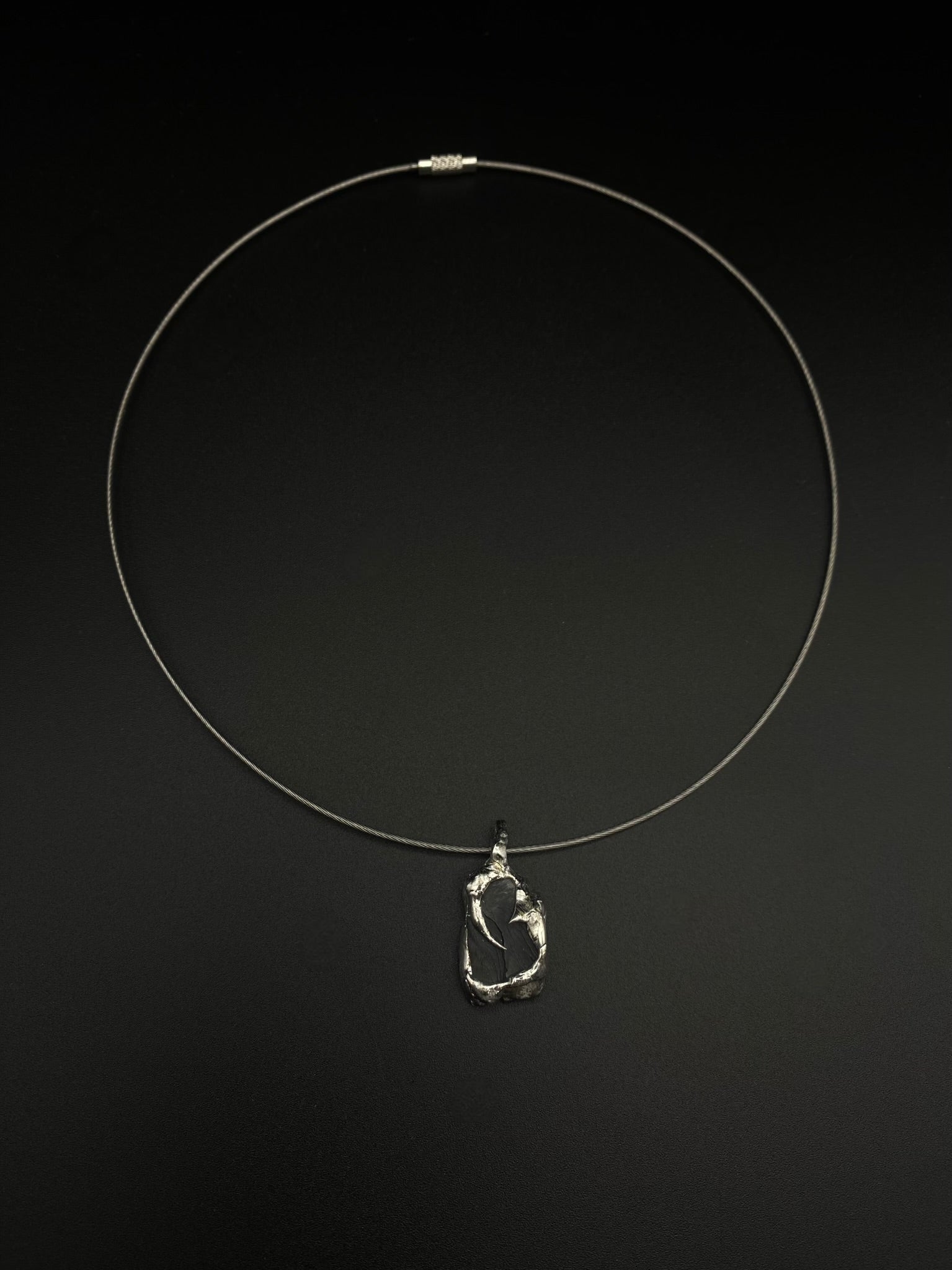 "YJU" - CHARM MONOKLIN