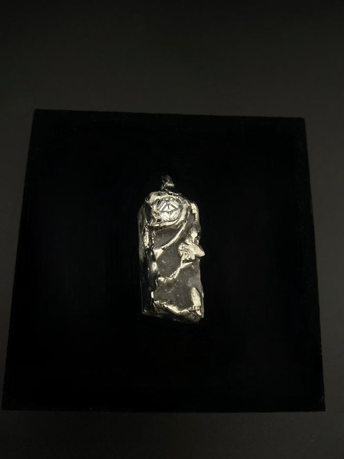 "UR MOON" - CHARM MONOKLIN