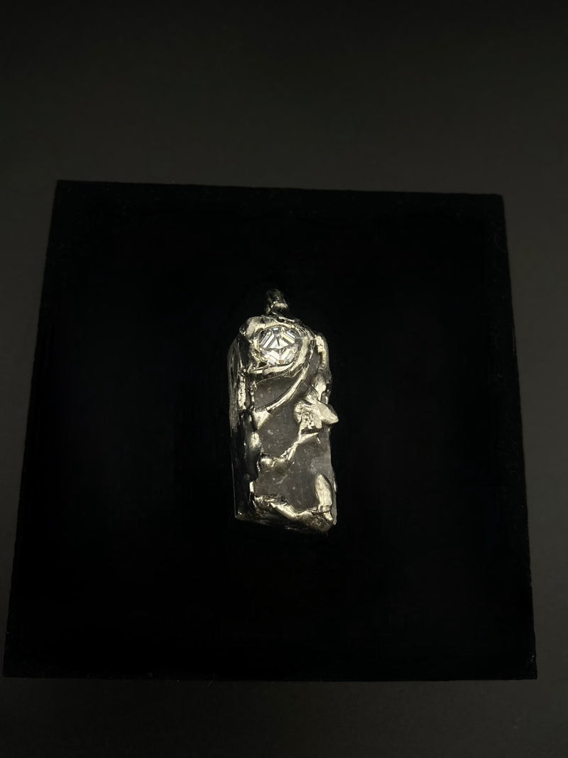 "UR MOON" - CHARM MONOKLIN — view 3