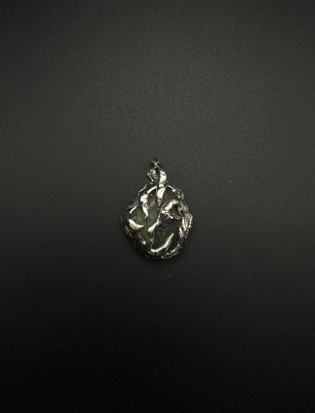 "Ivy" - charm monoklin